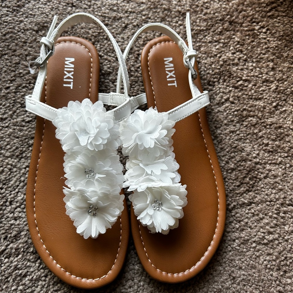 Mixit White Floral Sandals